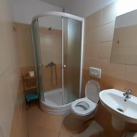 Проживание в семье Lewada Czteroosobowy Z Lazienka *