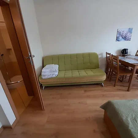 Lewada pokój czteroosobowy z łazienką *