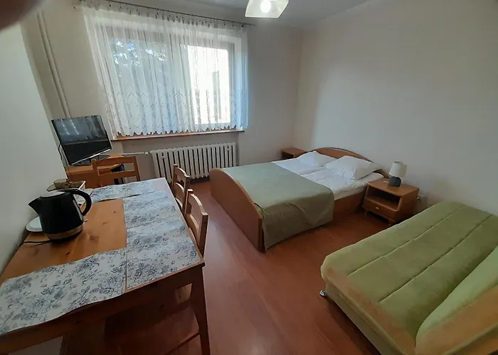 Lewada Czteroosobowy Z Lazienka Проживание в семье